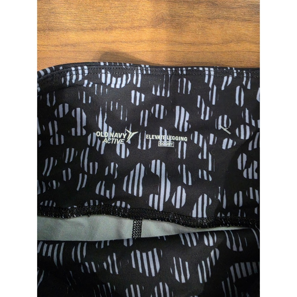 Excellent Old Navy Elevate Leggings Small Black White Animal Print Go-Dry Active - Picture 3 of 4